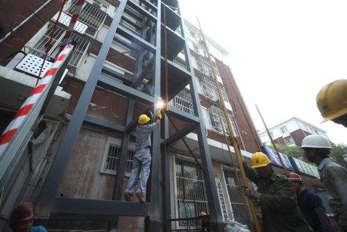 四川内江老小区安装钢结构电梯